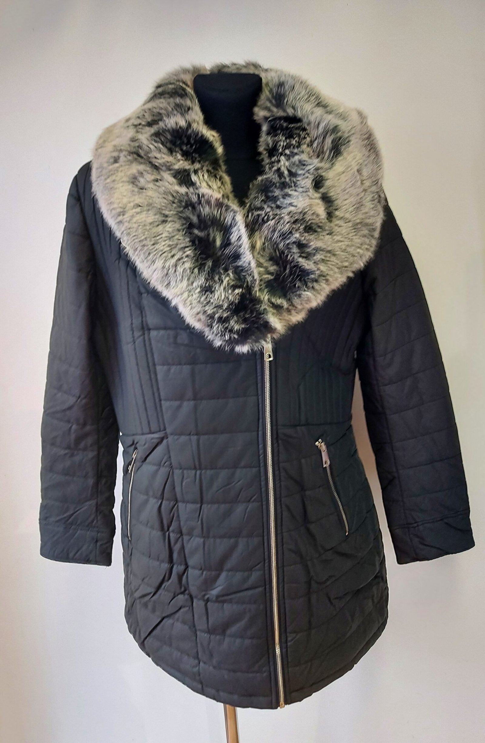 Madinga, juoda, moteriška striukė 3XL